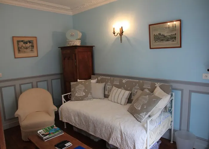 Lourmel Apartament *